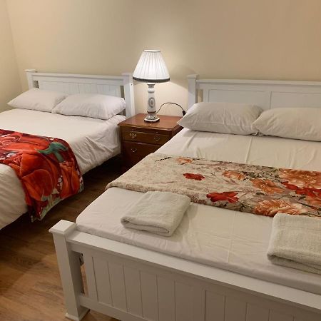 Two Bed Holiday Apartment Лондон Екстериор снимка